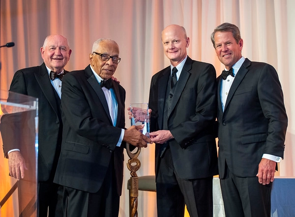 From left, USG Chancellor Sonny Perdue, Regent Emeritus Elridge McMillan, former USG Chancellor Steve Wrigley and Governor Brian P. Kemp. McMillan presented Wrigley with the Elridge McMillan Lifetime Achievement Award at the USG Foundation Gala on Sept. 9.