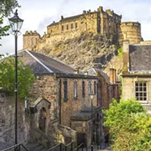 A city street view of a castle in Edinburgh, Scotland